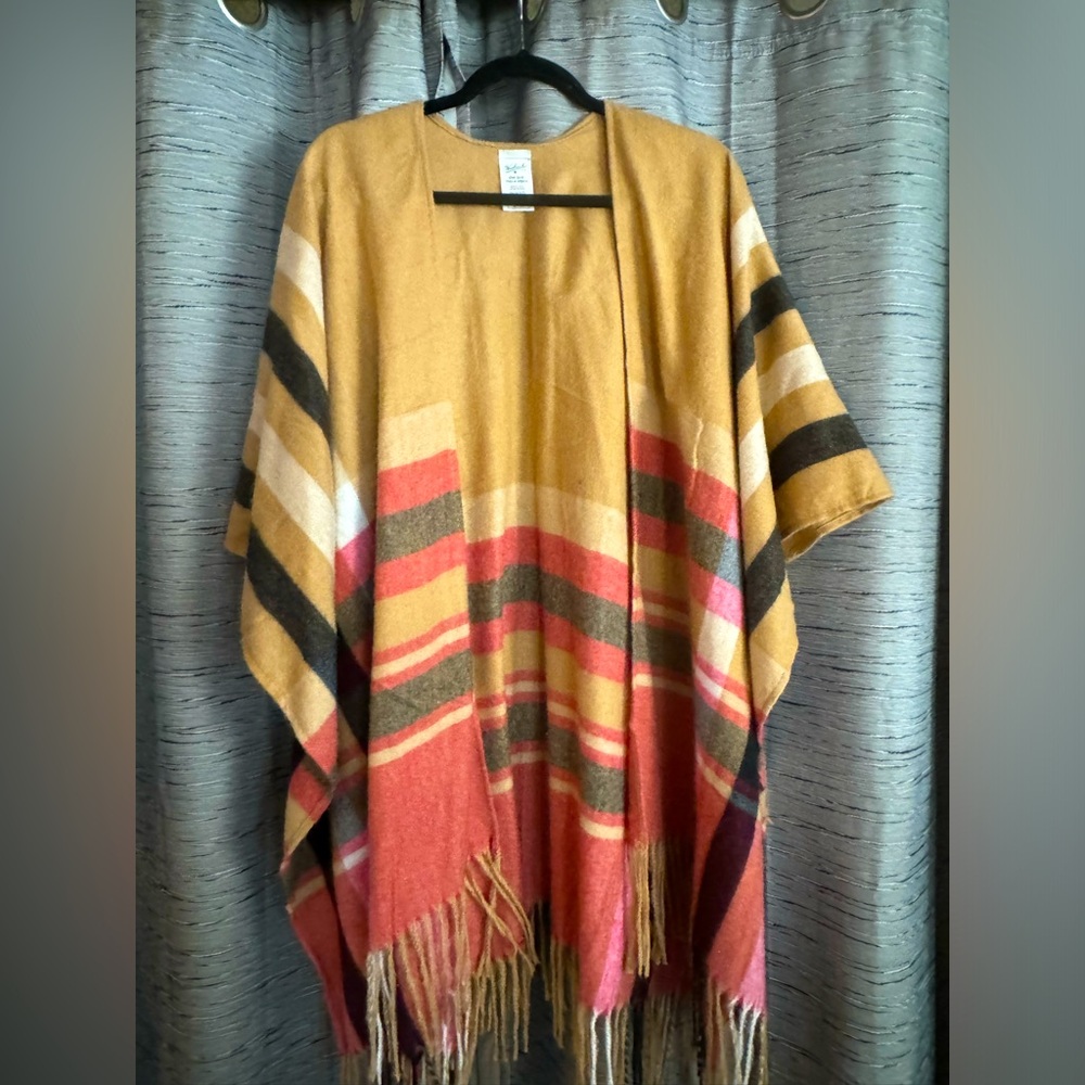 Women’s poncho-great condition and vibrant color